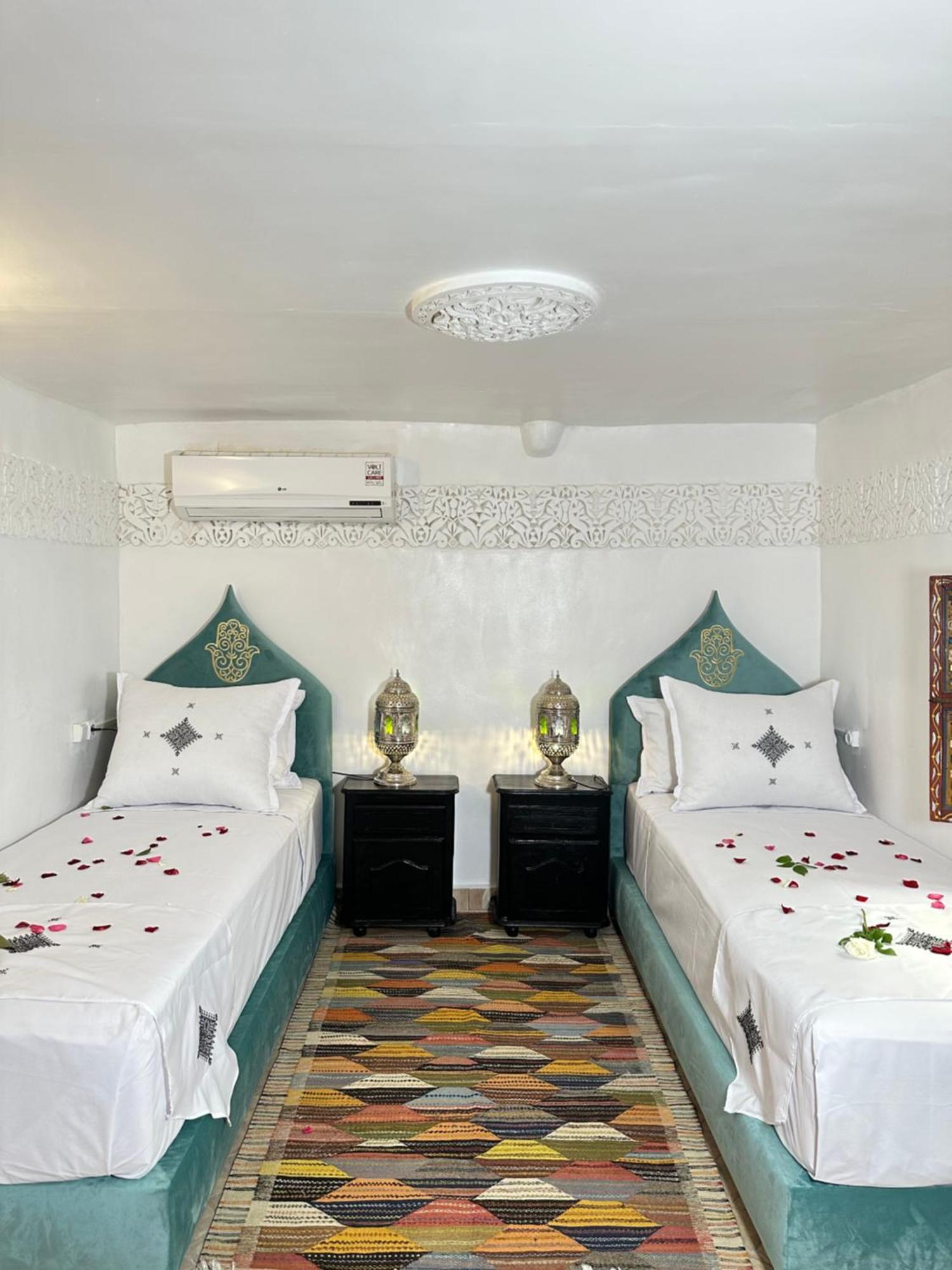 Bed and Breakfast Dar Khmissa Fez Esterno foto